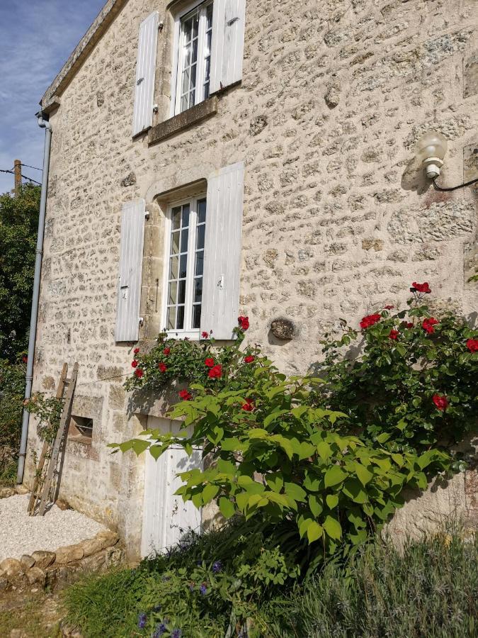 Gite 4 Etoiles Avec Hebergement Insolite - 10 Personnes Foussais Exterior foto